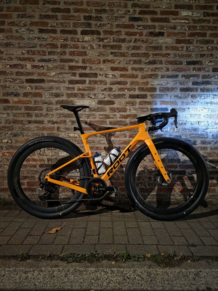 ROOT gravelfiets met carbon wielen